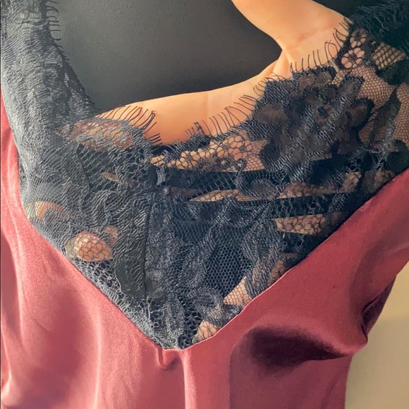 Laced maroon camisole top - Picture 3 of 4